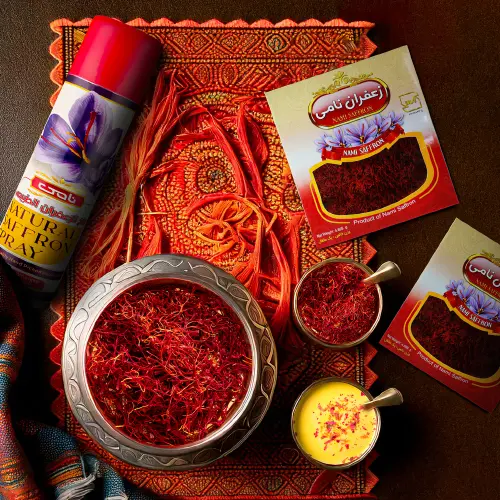 فتومونتاژ تصاویر بسته های زعفران و اسپری زعفران نامی